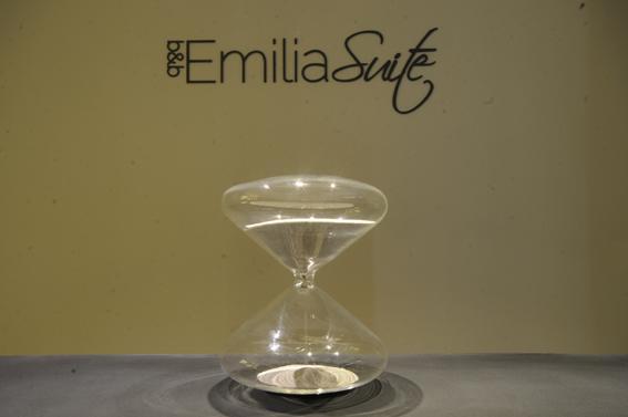 Emilia Suite Design โมดินา ภายนอก รูปภาพ